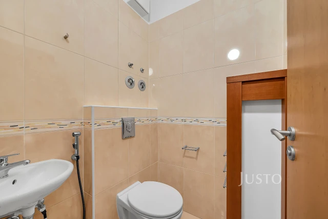 Prodej 4+kk, 122 m², terasa, balkon, sklep a parkovací stání, Praha - Dubeč.