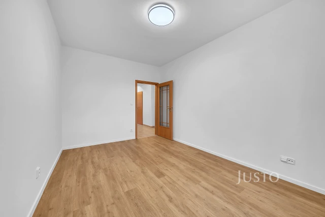 Prodej 4+kk, 122 m², terasa, balkon, sklep a parkovací stání, Praha - Dubeč.
