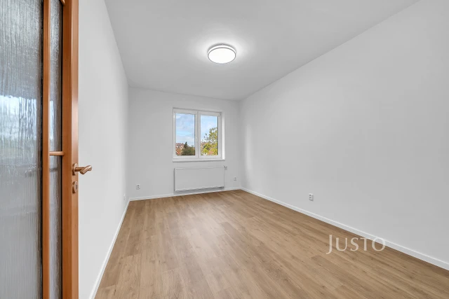 Prodej 4+kk, 122 m², terasa, balkon, sklep a parkovací stání, Praha - Dubeč.