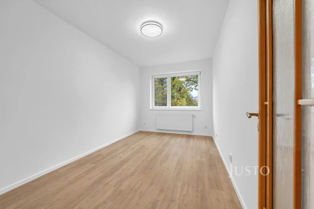 Prodej 4+kk, 122 m², terasa, balkon, sklep a parkovací stání, Praha - Dubeč.