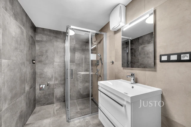 Pronájem studia 33 m² + parkování