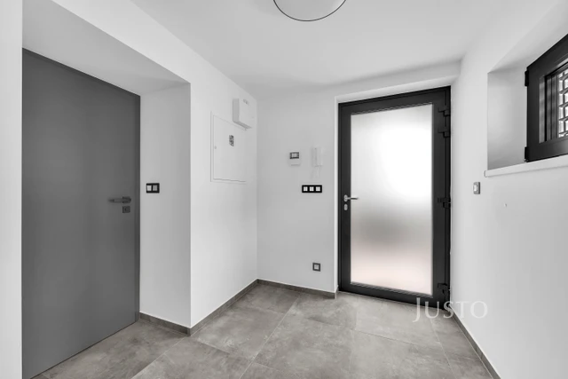 Pronájem studia 33 m² + parkování