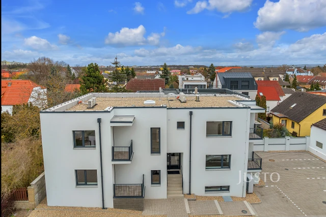 Pronájem 4+kk 132 m² + terasa 5 m² + balkón 2 m² + parkování