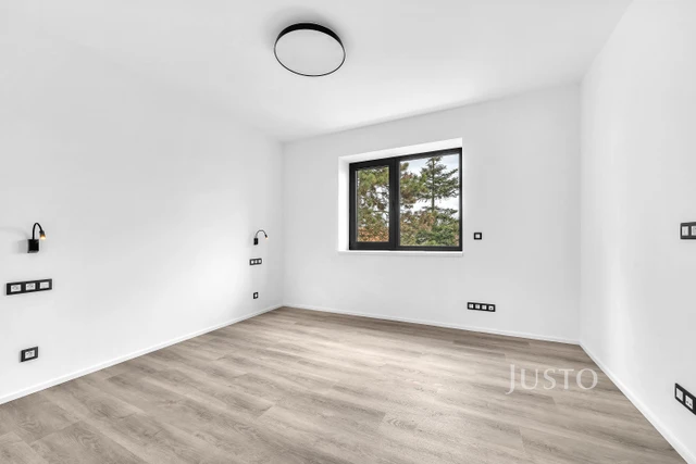 Pronájem 4+kk 132 m² + terasa 5 m² + balkón 2 m² + parkování