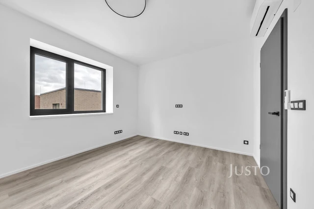 Pronájem 4+kk 132 m² + terasa 5 m² + balkón 2 m² + parkování