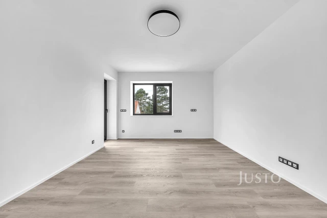 Pronájem 4+kk 132 m² + terasa 5 m² + balkón 2 m² + parkování