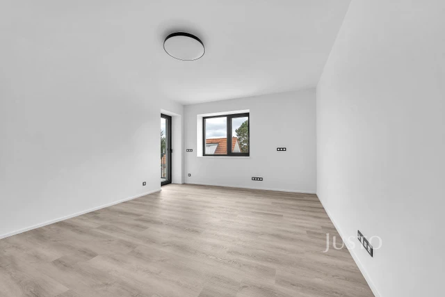 Pronájem 4+kk 132 m² + terasa 5 m² + balkón 2 m² + parkování