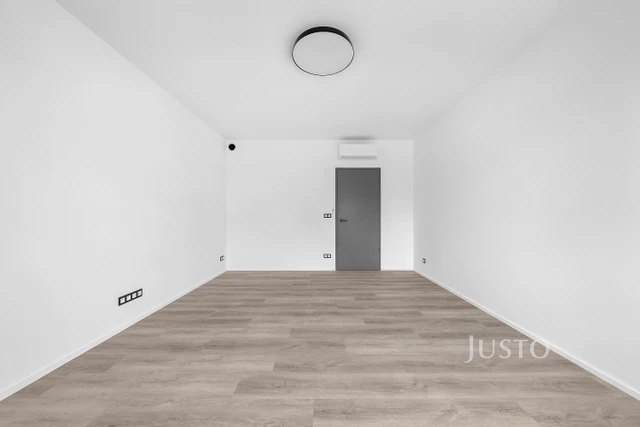 Pronájem 4+kk 132 m² + terasa 5 m² + balkón 2 m² + parkování