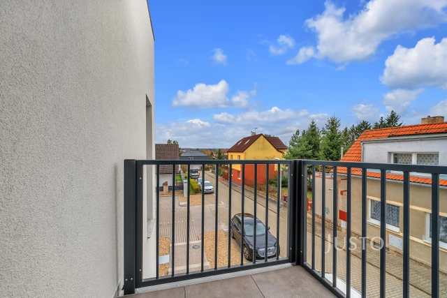 Pronájem 4+kk 132 m² + terasa 5 m² + balkón 2 m² + parkování