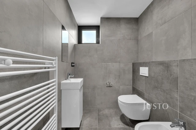 Pronájem 4+kk 132 m² + terasa 5 m² + balkón 2 m² + parkování