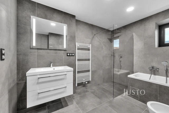 Pronájem 4+kk 132 m² + terasa 5 m² + balkón 2 m² + parkování
