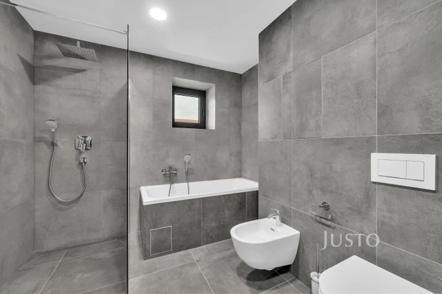 Pronájem 4+kk 132 m² + terasa 5 m² + balkón 2 m² + parkování