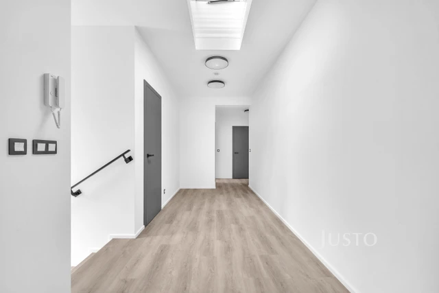 Pronájem 4+kk 132 m² + terasa 5 m² + balkón 2 m² + parkování