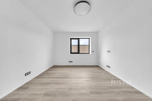 Pronájem 4+kk 132 m² + terasa 5 m² + balkón 2 m² + parkování