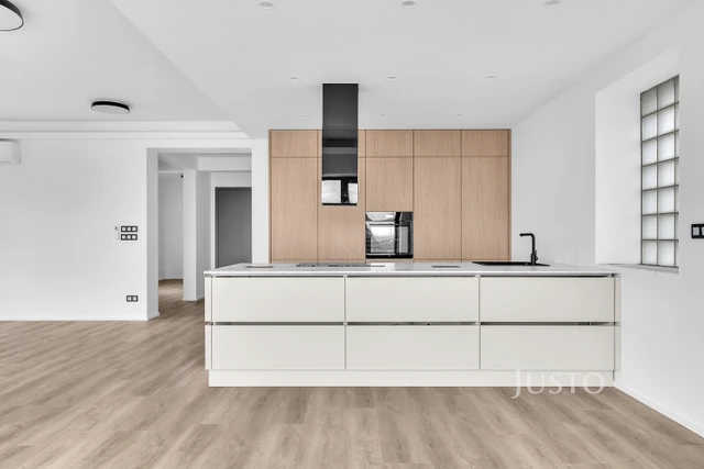 Pronájem 4+kk 132 m² + terasa 5 m² + balkón 2 m² + parkování