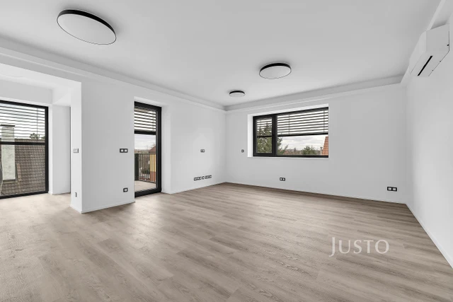 Pronájem 4+kk 132 m² + terasa 5 m² + balkón 2 m² + parkování