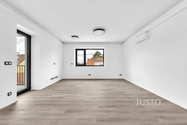 Pronájem 4+kk 132 m² + terasa 5 m² + balkón 2 m² + parkování
