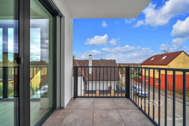 Pronájem 4+kk 132 m² + terasa 5 m² + balkón 2 m² + parkování