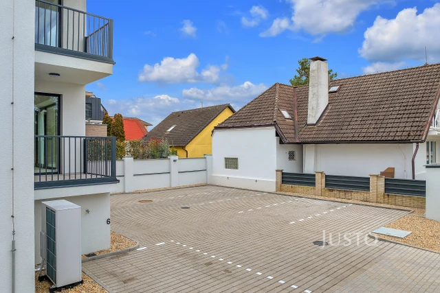Pronájem 2+kk 45 m² + terasa 4 m² + parkování