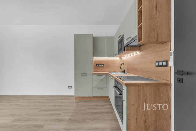 Pronájem 2+kk 45 m² + terasa 4 m² + parkování