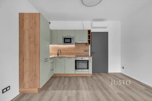 Pronájem 2+kk 45 m² + terasa 4 m² + parkování