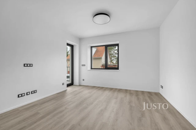 Pronájem 2+kk 45 m² + terasa 4 m² + parkování