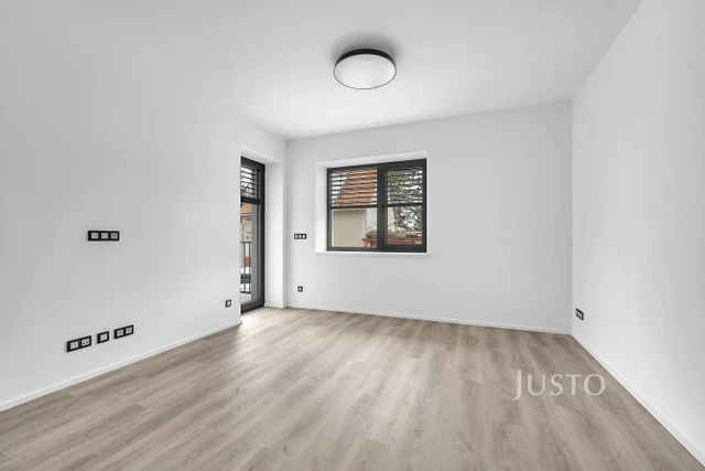 Pronájem 2+kk 45 m² + terasa 4 m² + parkování