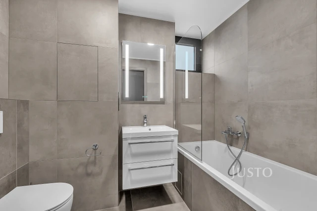 Pronájem 2+kk 45 m² + terasa 4 m² + parkování