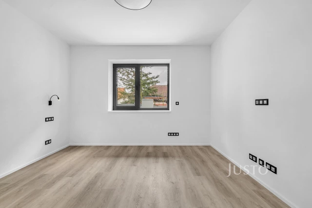 Pronájem 2+kk 45 m² + terasa 4 m² + parkování