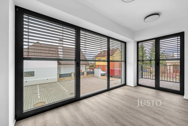 Pronájem 3+kk 79 m² + terasa 4 m² + parkování