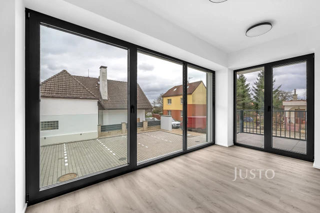 Pronájem 3+kk 79 m² + terasa 4 m² + parkování