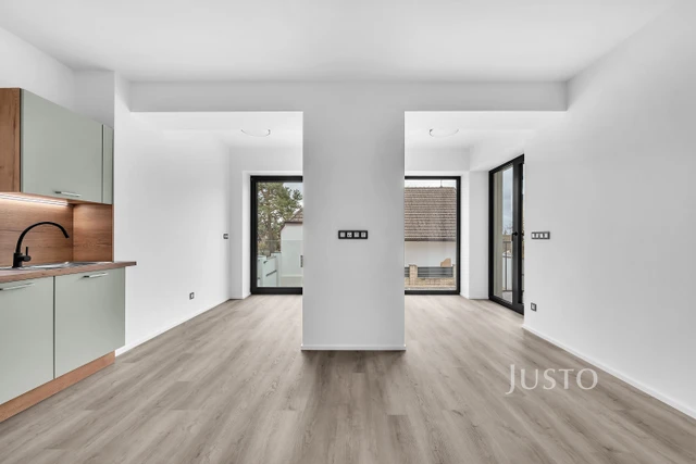 Pronájem 3+kk 79 m² + terasa 4 m² + parkování