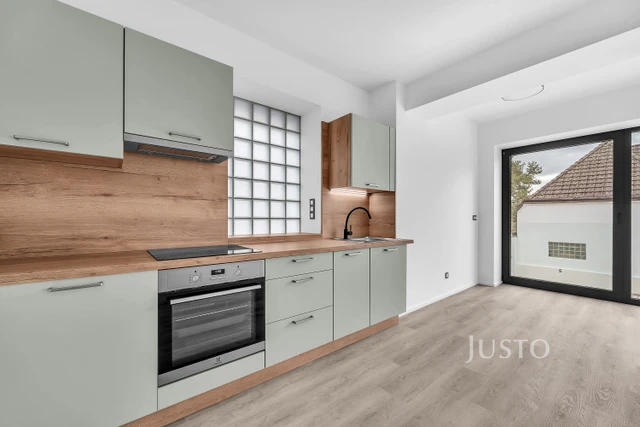 Pronájem 3+kk 79 m² + terasa 4 m² + parkování