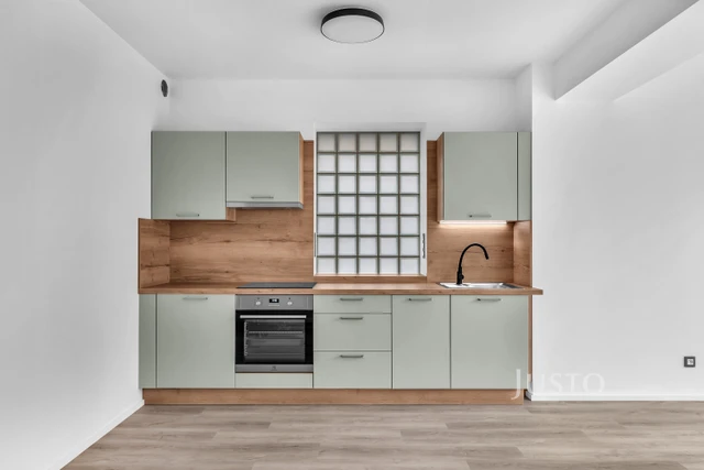 Pronájem 3+kk 79 m² + terasa 4 m² + parkování