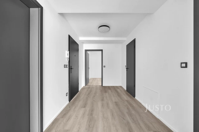 Pronájem 3+kk 79 m² + terasa 4 m² + parkování