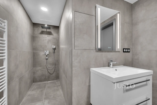 Pronájem 3+kk 79 m² + terasa 4 m² + parkování
