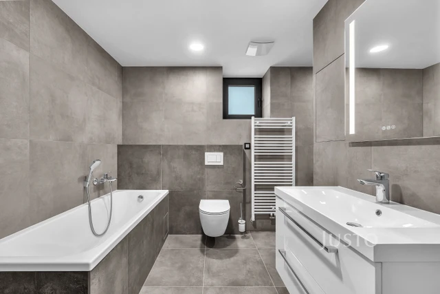 Pronájem 3+kk 79 m² + terasa 4 m² + parkování