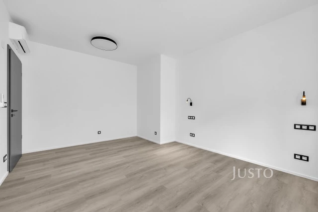 Pronájem 3+kk 79 m² + terasa 4 m² + parkování