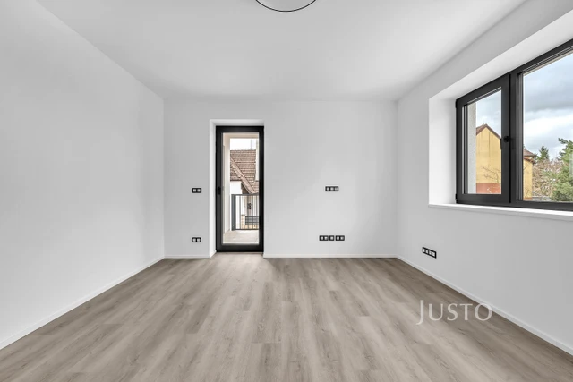 Pronájem 3+kk 79 m² + terasa 4 m² + parkování