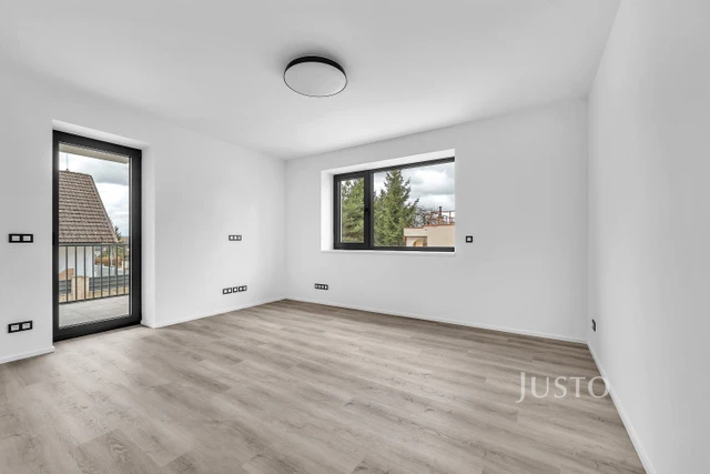 Pronájem 3+kk 79 m² + terasa 4 m² + parkování