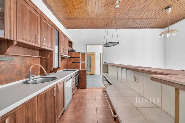 Prodej rodinného domu 250 m² s pozemkem 536 m² + terasa 12 m²