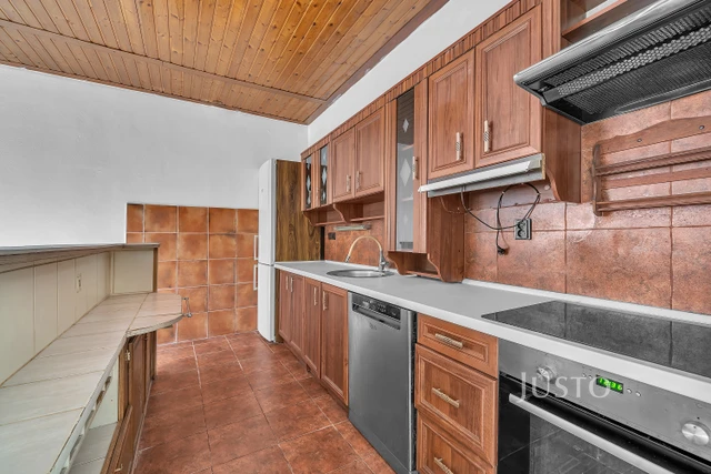 Prodej rodinného domu 250 m² s pozemkem 536 m² + terasa 12 m²