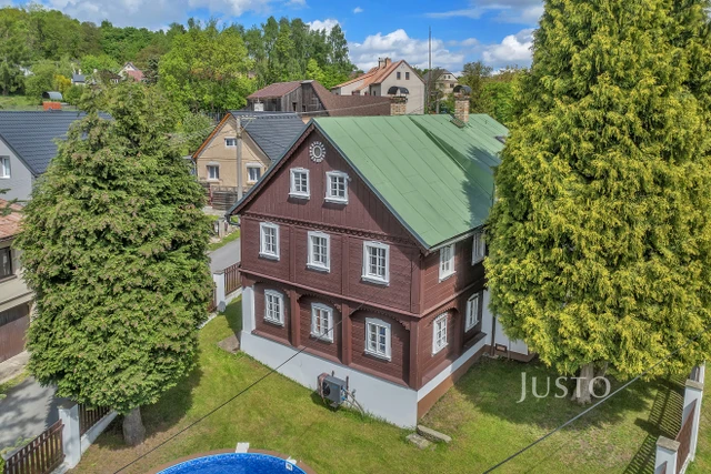 Prodej rodinného domu 261 m² s pozemkem 706 m² + terasa 19 m²