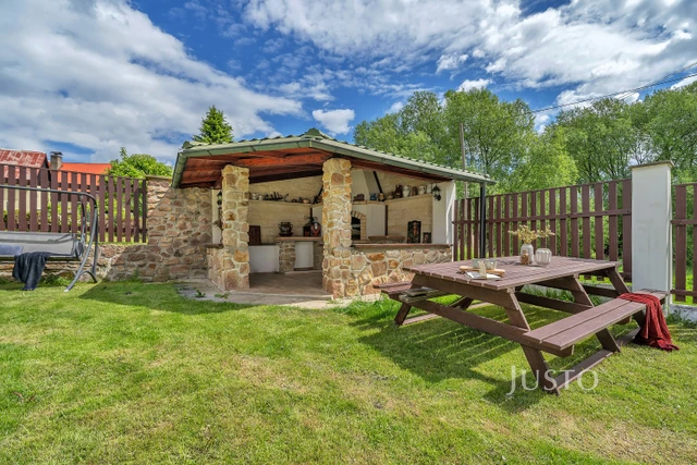 Prodej rodinného domu 261 m² s pozemkem 706 m² + terasa 19 m²