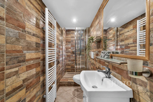Prodej rodinného domu 261 m² s pozemkem 706 m² + terasa 19 m²