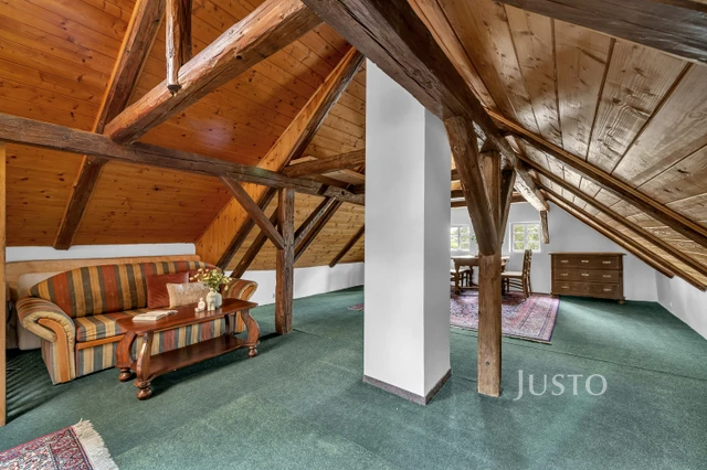 Prodej rodinného domu 261 m² s pozemkem 706 m² + terasa 19 m²