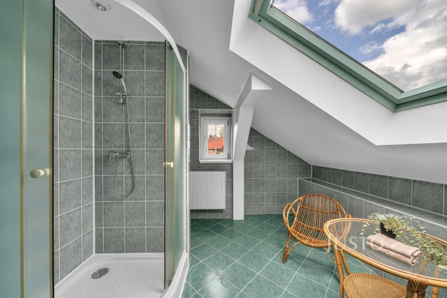 Prodej rodinného domu 261 m² s pozemkem 706 m² + terasa 19 m²