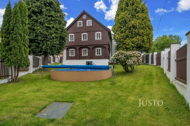 Prodej rodinného domu 261 m² s pozemkem 706 m² + terasa 19 m²