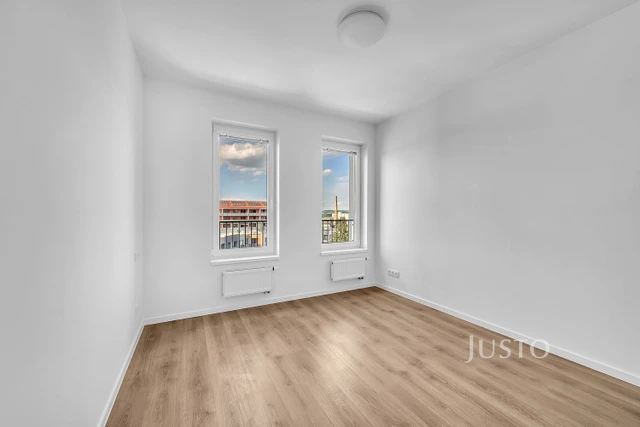 Pronájem 3+kk 80 m² + terasa 79 m² + balkón 4 m² + parkování