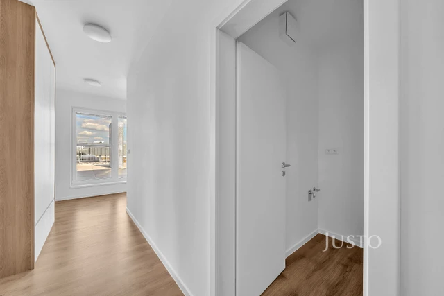 Pronájem 3+kk 80 m² + terasa 79 m² + balkón 4 m² + parkování
